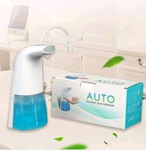 Auto foaming soap dispenser
